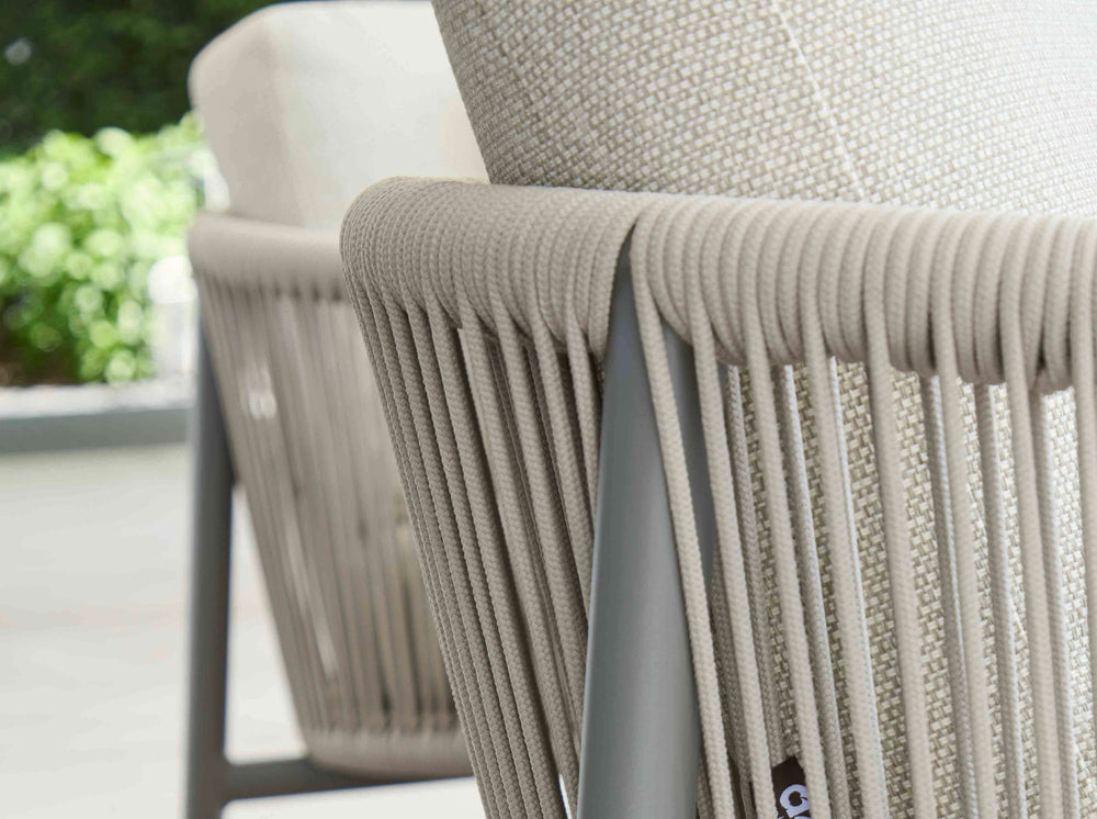 Apple Bee Bora Bora loungebank in low dining opstelling