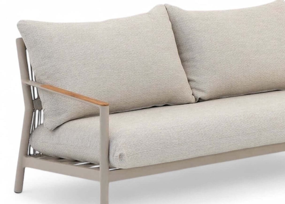 Belito Julia Loungebank