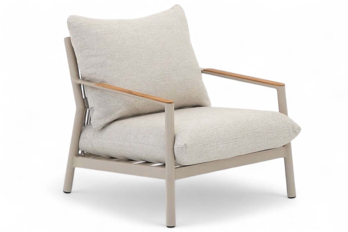 Belito Julia Loungestoel - Taupe Frame met kleine schade aan rugleuning