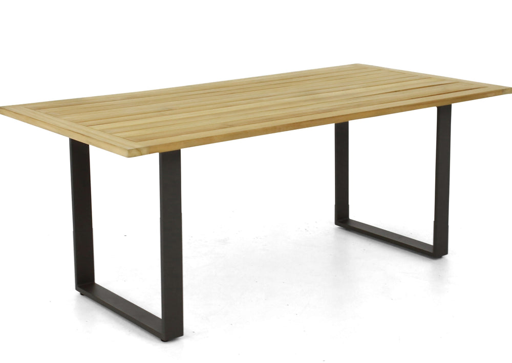 Apple Bee Condor Dining Tuintafel van 190x95x75 cm, vooraanzicht op een witte achtergrond, benadrukt de slanke en stijlvolle esthetiek