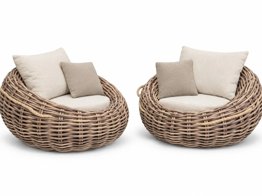 Apple Bee Cocoon Stoelenset – 2 loungestoelen met Biculair® wicker en BeeWett® kussens, witte achtergrond