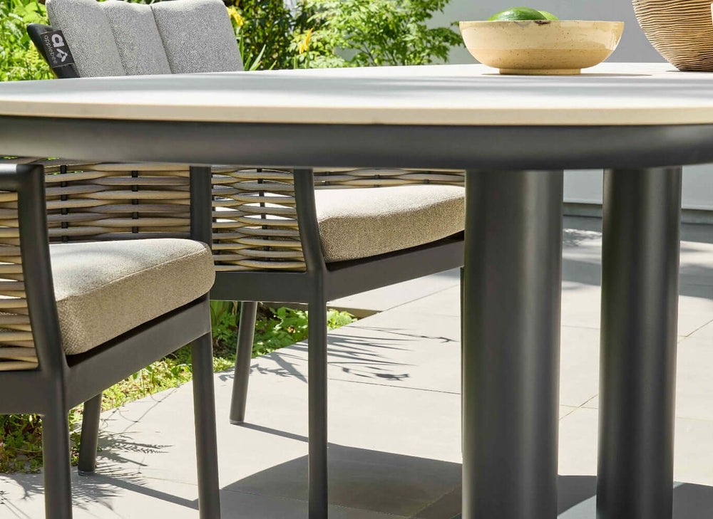 Apple_Bee_Melville220_Black_detail