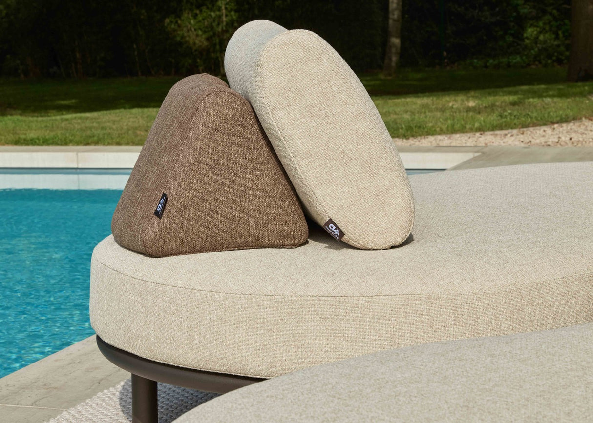 Apple_Bee_MoonIsland_Bronze_ detail cotton flower kussen