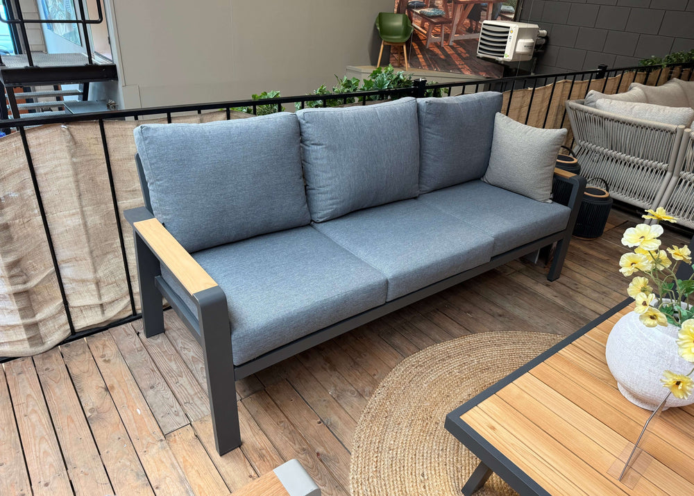 Birmingham bank 3 zits show