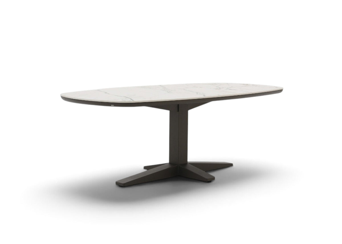 Apple Bee Zanzibar tafel in Bronze, 220 cm, detail