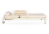 Apple Bee Amalfi ligbed Oyster met armleuningen, zijaanzicht rugleuning plat, verstelbaar aluminium ligbed met Stripes kussen