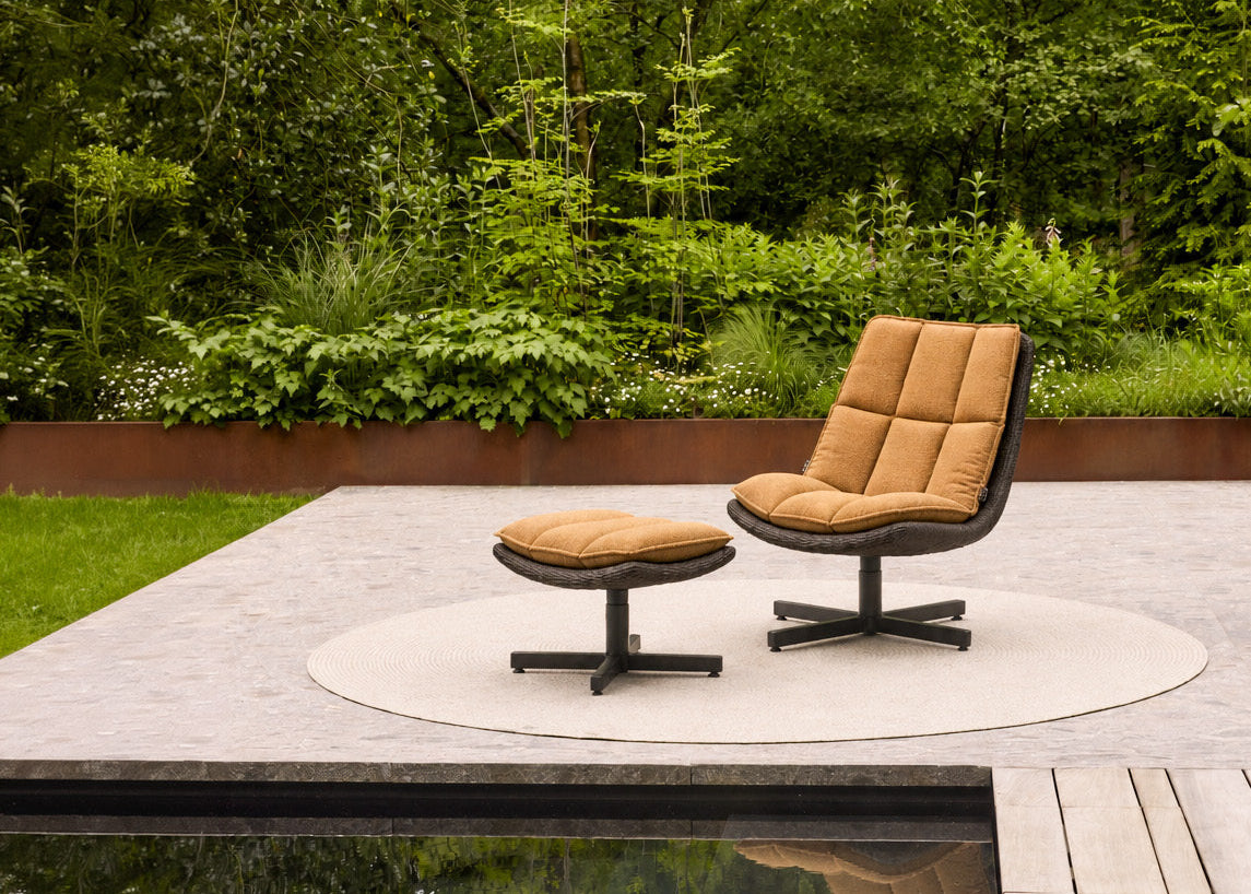 Apple Bee Cebu draaibare loungestoel en hocker Black met Cognac BEE WETT kussens